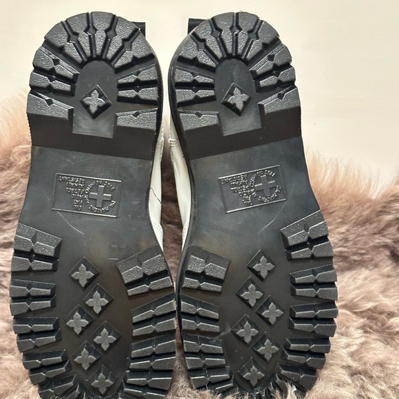 New White Dr. Martin Boots. - Picture 5 of 7